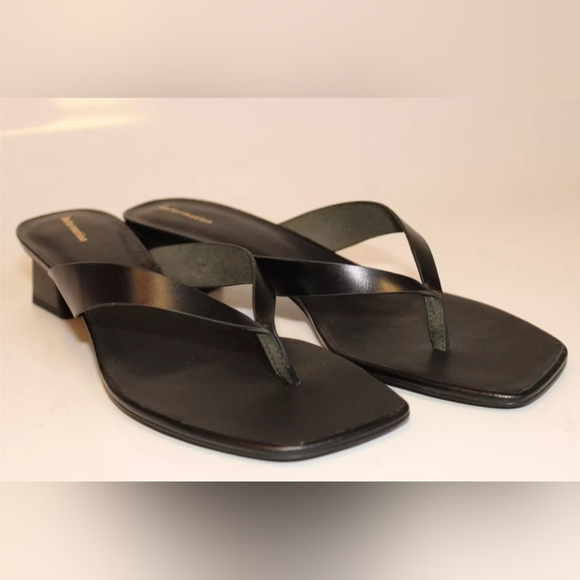 REFORMATION Low Heel leather thong sandal. LAST PAIR 6 - Picture 4 of 5